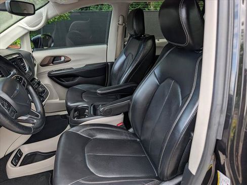 Used 2020 Chrysler Voyager Lxi FWD image 28