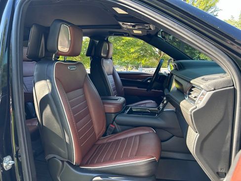 Used 2023 GMC Yukon Denali Ultimate AWD/4WD image 54
