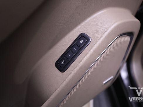 Used 2016 Chevrolet Suburban LTZ image 19