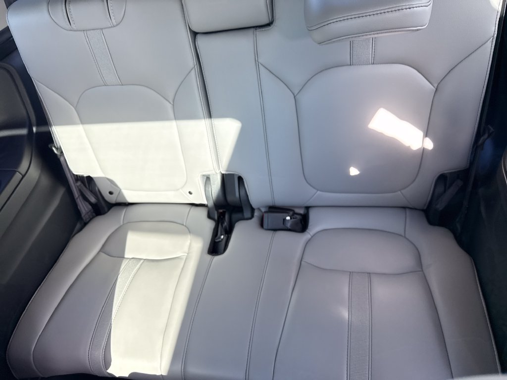 Used 2025 Honda Pilot Touring image 29