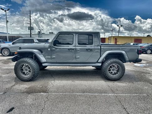 Used 2022 Jeep Gladiator Overland w/ Popular Equipment Package AWD/4WD image 2