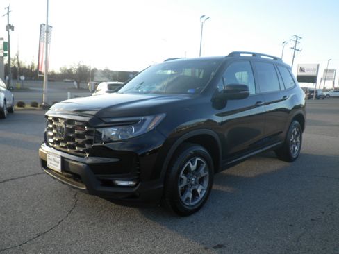 Used 2023 Honda Passport TrailSport image 3