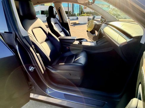 Used 2023 Tesla Model Y AWD image 22