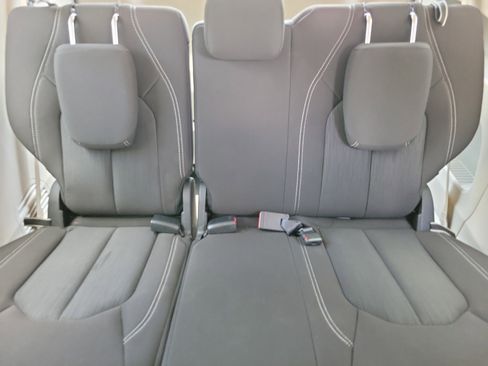Used 2023 Chrysler Voyager LX FWD image 10