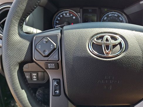 Used 2021 Toyota Tacoma TRD Off-Road w/ Technology Package AWD/4WD image 21