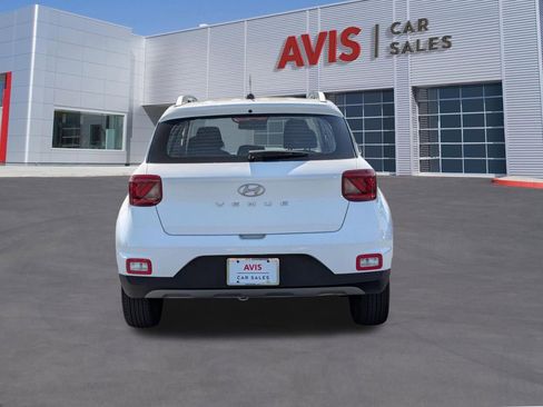 Used 2025 Hyundai Venue SEL FWD image 7