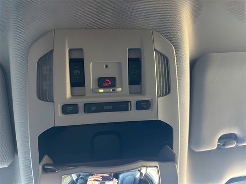 Used 2025 Toyota Highlander Platinum image 44