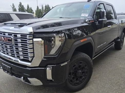 Used 2024 GMC Sierra 3500 Denali w/ Technology Package AWD/4WD image 3