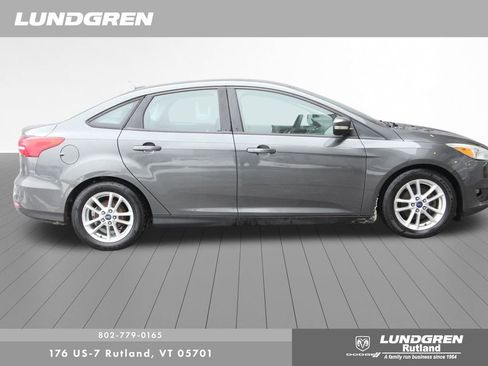 Used 2016 Ford Focus SE image 2