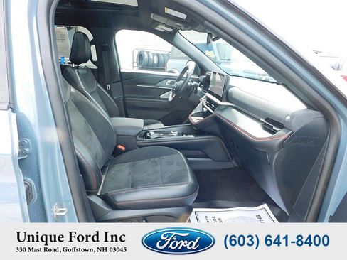 Used 2025 Ford Explorer ST AWD/4WD image 33