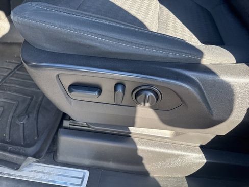 Used 2022 Chevrolet Silverado 1500 LT image 13