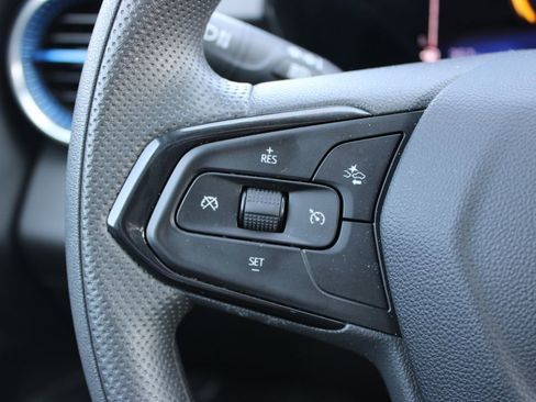 Used 2025 Chevrolet Trax LT image 18