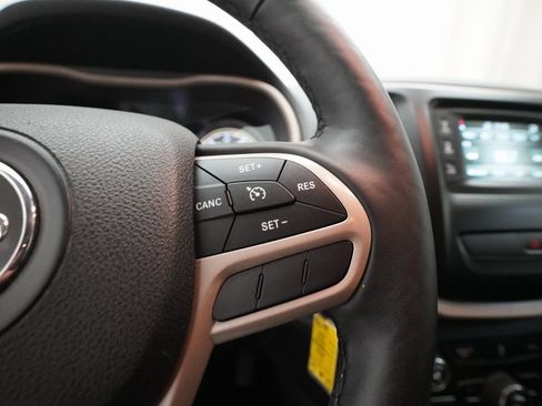 Used 2017 Jeep Cherokee Sport w/ Cold Weather Group image 18