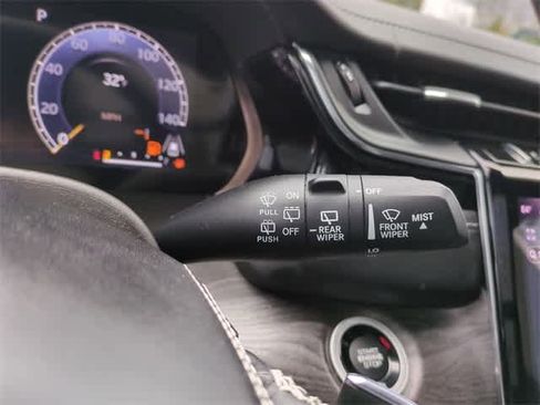 Used 2022 Jeep Grand Cherokee Overland w/ Adv Protech Group III image 27