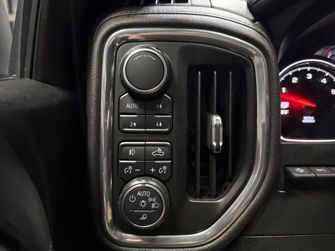 Used 2019 Chevrolet Silverado 1500 High Country w/ High Country Premium Package AWD/4WD image 11