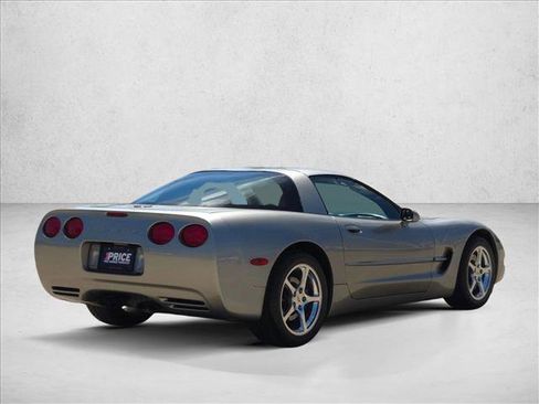 Used 2000 Chevrolet Corvette Coupe w/ Roof Pkg RWD image 8