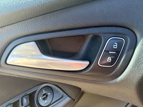 Used 2017 Ford Focus SE w/ Cold Weather Package FWD image 16