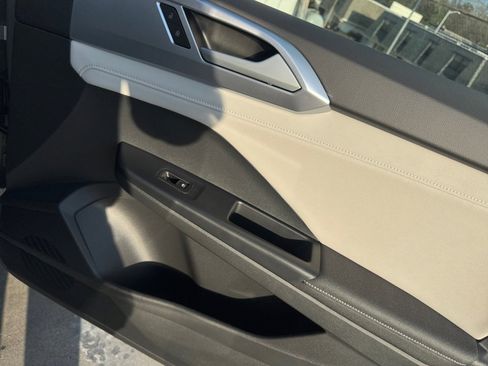 Used 2025 Volkswagen Taos SE w/ Panoramic Sunroof Package image 35