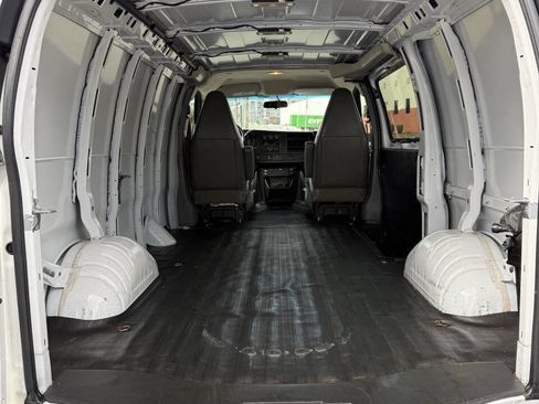 Used 2020 GMC Savana 2500 image 17