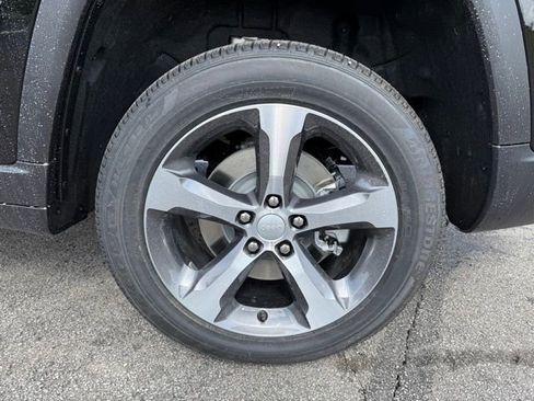 New 2025 Jeep Grand Cherokee L Limited w/ Luxury Tech Group II image 9