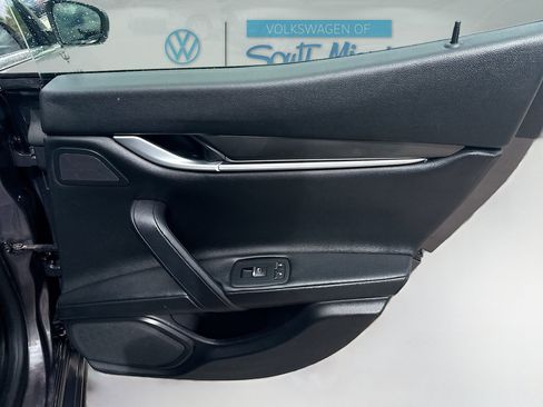 Used 2017 Maserati Ghibli image 32