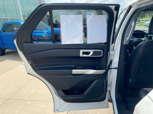 Used 2021 Ford Explorer XLT w/ Equipment Group 202A AWD/4WD image 22
