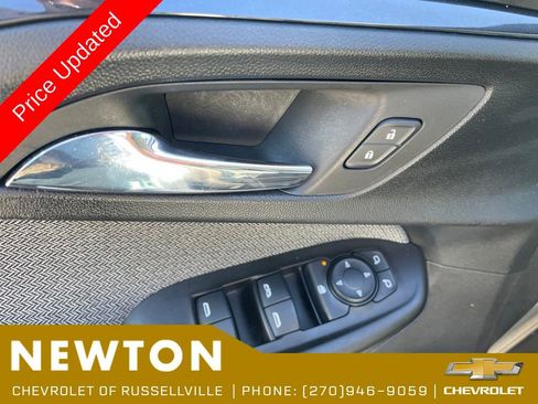 Used 2023 Chevrolet TrailBlazer LT FWD image 9