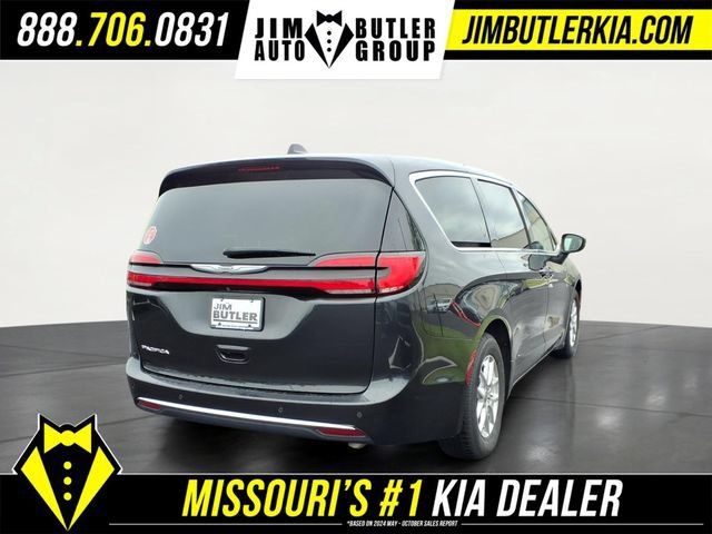 Used 2023 Chrysler Pacifica Touring-L FWD image 26