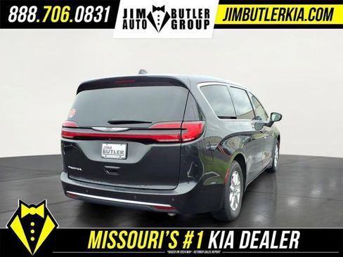 Used 2023 Chrysler Pacifica Touring-L FWD image 26