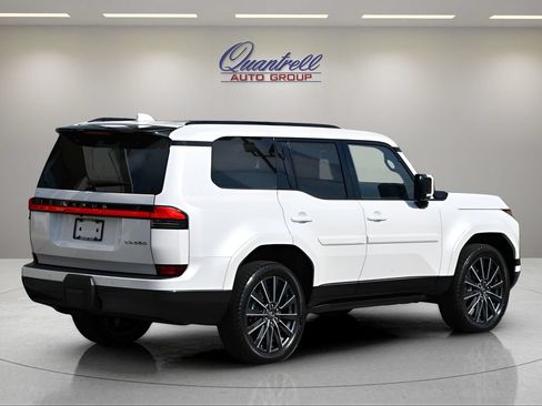 Used 2024 Lexus GX 550 w/ Accessory Package (Z1) AWD/4WD image 4
