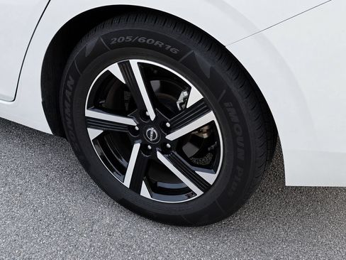 Used 2025 Nissan Sentra SV FWD image 10