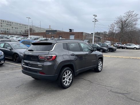 Certified 2022 Jeep Compass Latitude image 8