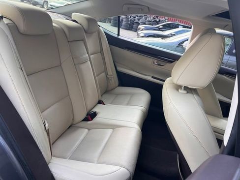 Used 2017 Lexus ES 350 w/ Premium Package FWD image 28