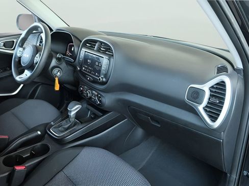 Used 2023 Kia Soul LX FWD image 15