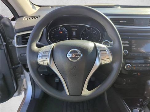 Used 2016 Nissan Rogue SV image 12