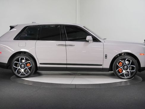 Used 2022 Rolls-Royce Cullinan Black Badge AWD/4WD image 10