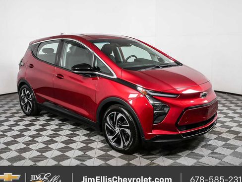 Used 2023 Chevrolet Bolt LT w/ Infotainment Package FWD image 1