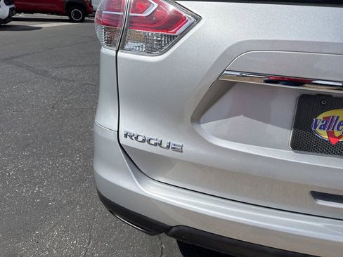 Used 2016 Nissan Rogue S AWD/4WD image 7