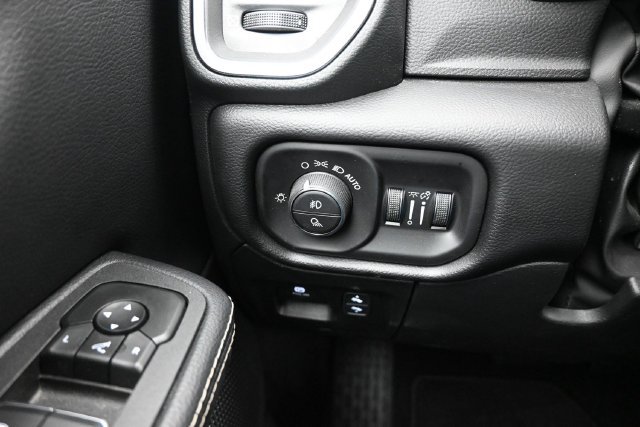 Used 2026 RAM 1500 Laramie AWD/4WD image 13