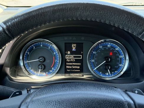 Used 2018 Toyota Corolla SE w/ SE Premium Package FWD image 11