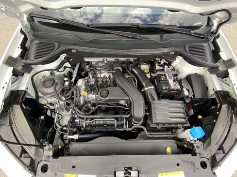 Used 2023 Volkswagen Taos SE w/ Panoramic Sunroof Package FWD image 42