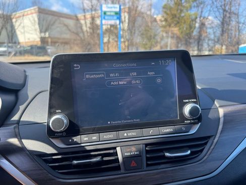 Used 2025 Nissan Altima 2.5 SV image 21