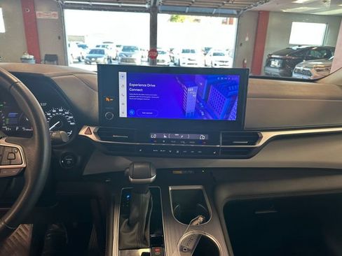 Certified 2025 Toyota Sienna XLE AWD/4WD image 22