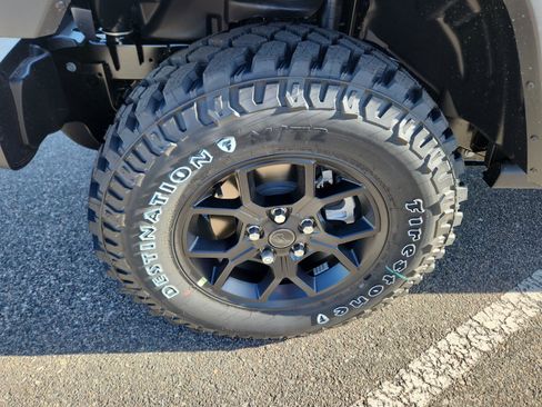 New 2025 Jeep Gladiator Willys image 27