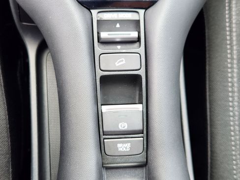 Certified 2025 Honda HR-V LX image 21