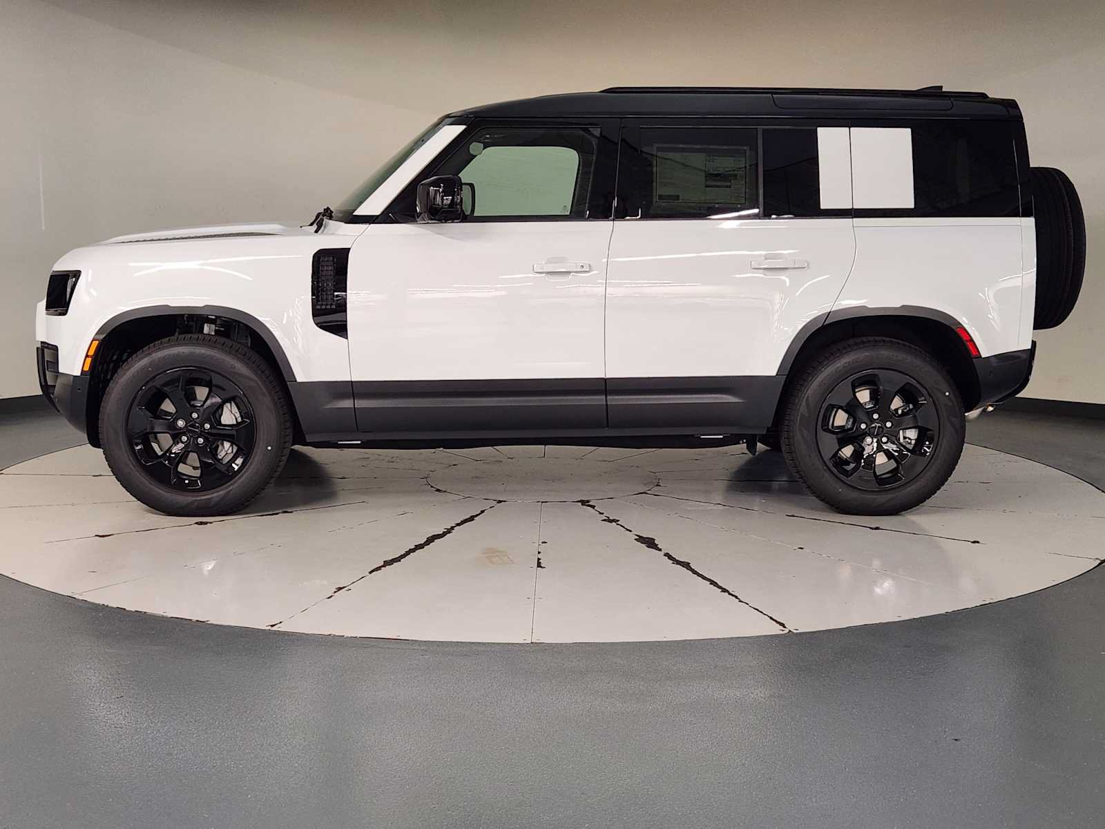 New 2026 Land Rover Defender 110 S AWD/4WD image 5