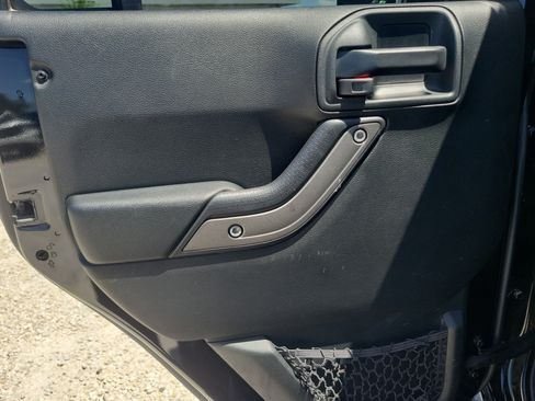 Used 2018 Jeep Wrangler Unlimited Sport S AWD/4WD image 13