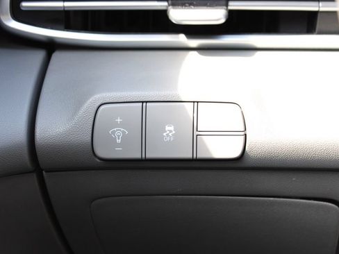 Used 2025 Hyundai Elantra Sport FWD image 26