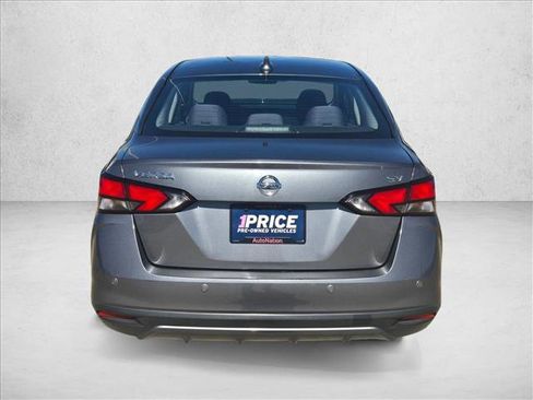 Used 2022 Nissan Versa SV image 5