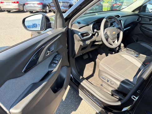 Certified 2023 Chevrolet TrailBlazer LT w/ Convenience Package FWD image 8